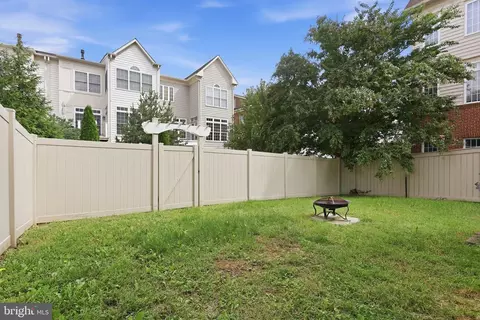 Exterior - 24958 Ashgarten Dr, Chantilly, VA 20152 photo 1 of 2