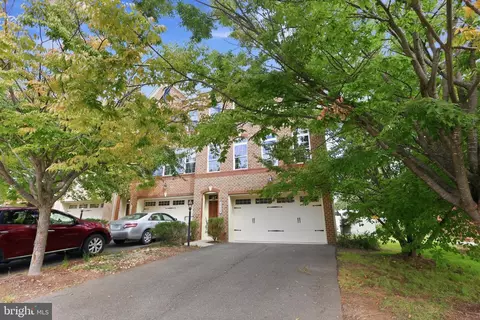 24958 Ashgarten Dr, Chantilly, VA 20152