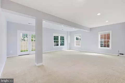 Living - 24958 Ashgarten Dr, Chantilly, VA 20152 photo 11 of 13