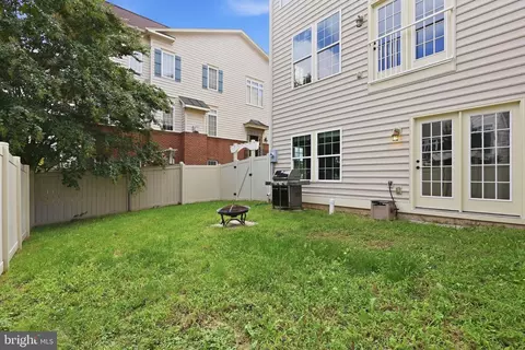 Exterior - 24958 Ashgarten Dr, Chantilly, VA 20152 photo 2 of 2