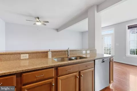 Kitchen - 24958 Ashgarten Dr, Chantilly, VA 20152 photo 2 of 2