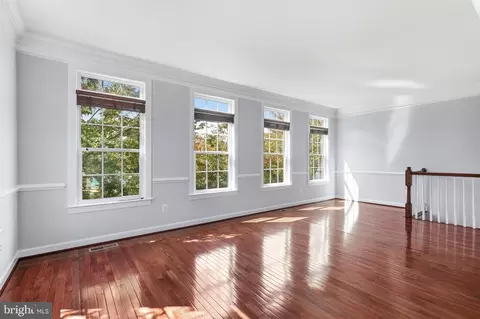 Living - 24958 Ashgarten Dr, Chantilly, VA 20152 photo 2 of 13