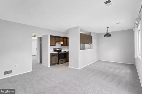 Living - 35 Monarch Dr, Sterling, VA 20164 photo 3 of 6