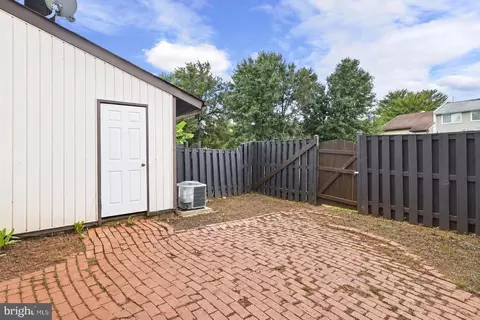 Exterior - 35 Monarch Dr, Sterling, VA 20164 photo 4 of 4