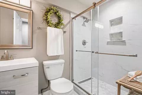 Bath - 43848 Glenhazel Dr, Ashburn, VA 20147 photo 3 of 3