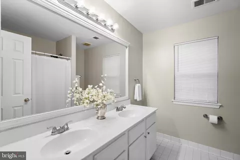 Entry Way - 43848 Glenhazel Dr, Ashburn, VA 20147 photo 4 of 5