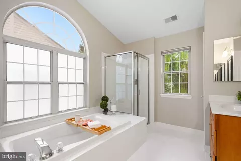 Bath - 43848 Glenhazel Dr, Ashburn, VA 20147 photo 1 of 3