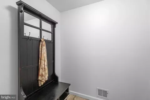 Entry Way - 43848 Glenhazel Dr, Ashburn, VA 20147 photo 5 of 5