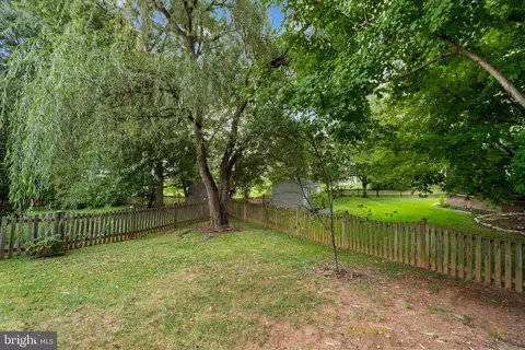 Exterior - 43848 Glenhazel Dr, Ashburn, VA 20147 photo 8 of 9