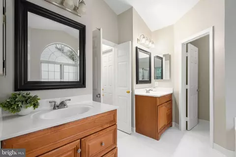 Bath - 43848 Glenhazel Dr, Ashburn, VA 20147 photo 2 of 3