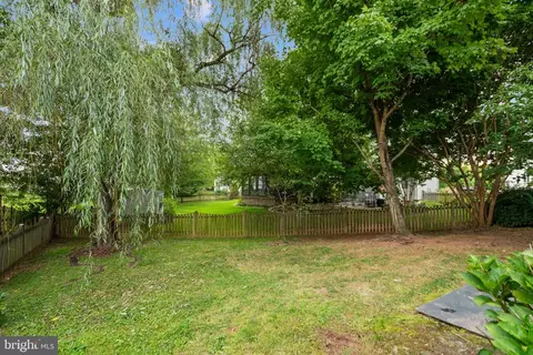 Exterior - 43848 Glenhazel Dr, Ashburn, VA 20147 photo 5 of 9