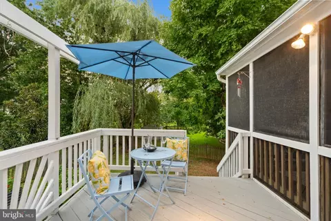 Exterior - 43848 Glenhazel Dr, Ashburn, VA 20147 photo 3 of 9
