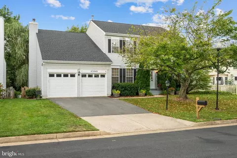 Exterior - 43848 Glenhazel Dr, Ashburn, VA 20147 photo 6 of 9