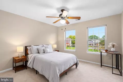 Bedroom - 43848 Glenhazel Dr, Ashburn, VA 20147 photo 4 of 7