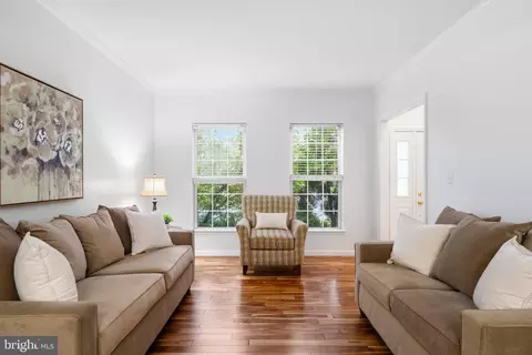 Living - 43848 Glenhazel Dr, Ashburn, VA 20147 photo 2 of 4