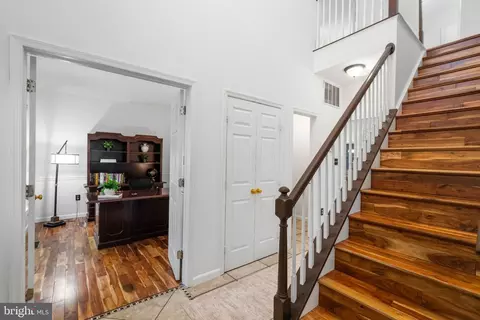 Entry Way - 43848 Glenhazel Dr, Ashburn, VA 20147 photo 3 of 5