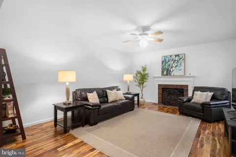 Living - 43848 Glenhazel Dr, Ashburn, VA 20147 photo 3 of 4
