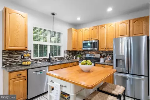 Kitchen - 43848 Glenhazel Dr, Ashburn, VA 20147 photo 2 of 3