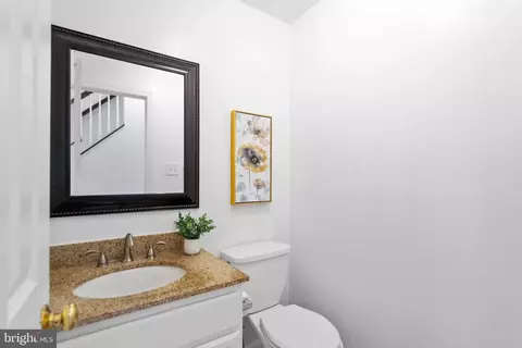 Entry Way - 43848 Glenhazel Dr, Ashburn, VA 20147 photo 2 of 5