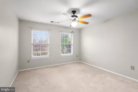 Bedroom - 43848 Glenhazel Dr, Ashburn, VA 20147 photo 6 of 7