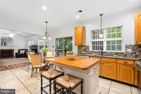 Kitchen - 43848 Glenhazel Dr, Ashburn, VA 20147 photo 3 of 3
