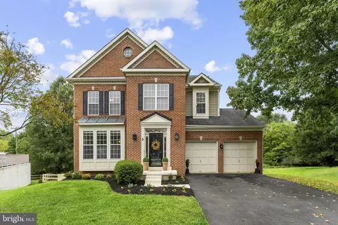 17395 Arrowood Pl, Round Hill, VA 20141