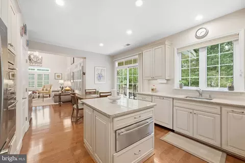 Kitchen - 20523 Crescent Pointe Pl, Ashburn, VA 20147 photo 3 of 6