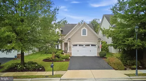 Exterior - 20523 Crescent Pointe Pl, Ashburn, VA 20147 photo 2 of 9
