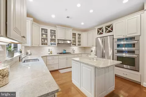 Kitchen - 20523 Crescent Pointe Pl, Ashburn, VA 20147 photo 2 of 6
