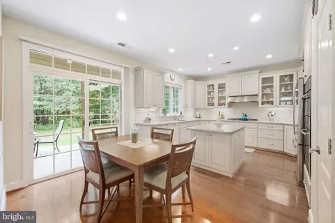 Kitchen - 20523 Crescent Pointe Pl, Ashburn, VA 20147 photo 6 of 6