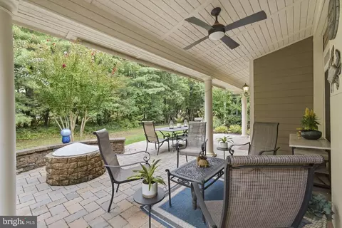 Exterior - 20523 Crescent Pointe Pl, Ashburn, VA 20147 photo 8 of 9