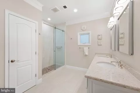 Bath - 20523 Crescent Pointe Pl, Ashburn, VA 20147 photo 2 of 5