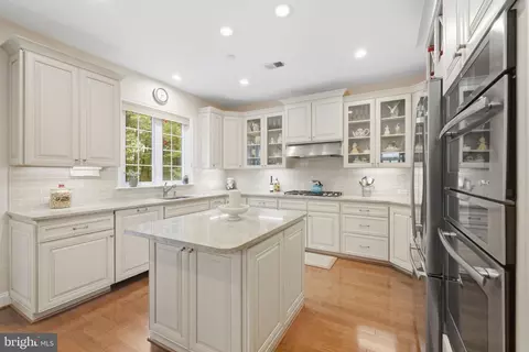 Kitchen - 20523 Crescent Pointe Pl, Ashburn, VA 20147 photo 1 of 6