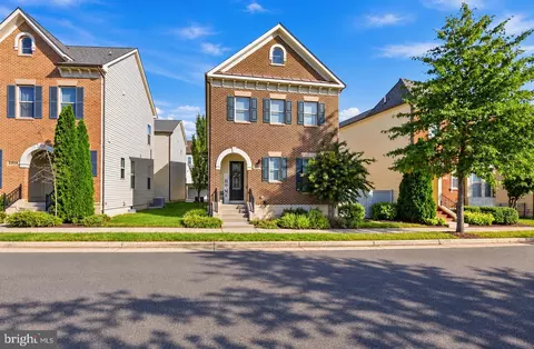 44642 Petersham Dr, Ashburn, VA 20147