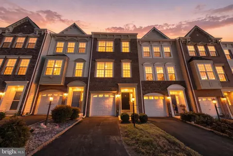 584 Edmonton Ter NE, Leesburg, VA 20176