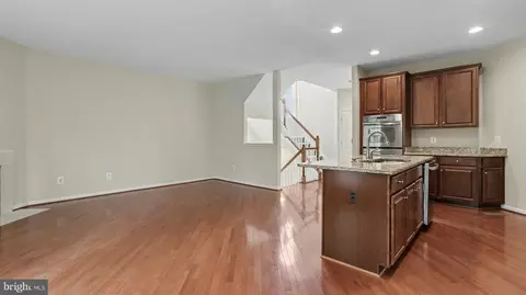 Living - 42371 Trellis Sq, Brambleton, VA 20148 photo 5 of 8