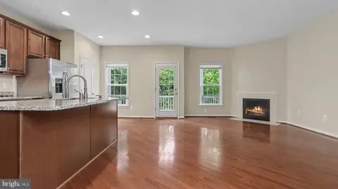 Living - 42371 Trellis Sq, Brambleton, VA 20148 photo 7 of 8