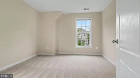 Bedroom - 42371 Trellis Sq, Brambleton, VA 20148 photo 3 of 6