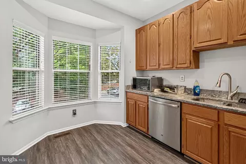 Kitchen - 47582 Comer Sq, Sterling, VA 20165 photo 3 of 4