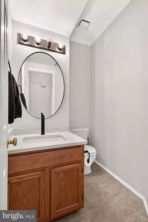Bath - 47582 Comer Sq, Sterling, VA 20165 photo 1 of 6