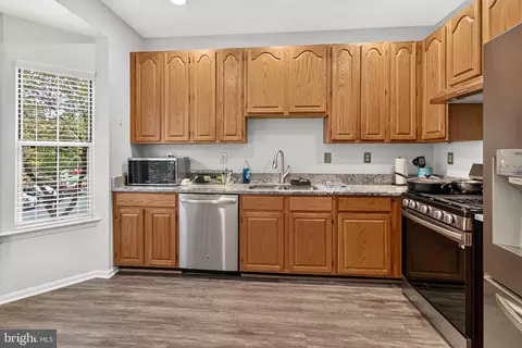 Kitchen - 47582 Comer Sq, Sterling, VA 20165 photo 4 of 4