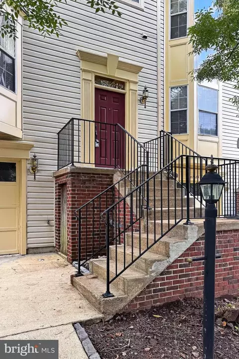 Exterior - 47582 Comer Sq, Sterling, VA 20165 photo 2 of 8