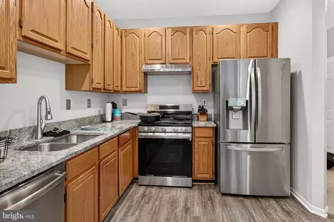 Kitchen - 47582 Comer Sq, Sterling, VA 20165 photo 2 of 4