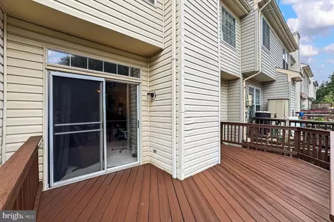 Exterior - 47582 Comer Sq, Sterling, VA 20165 photo 5 of 8