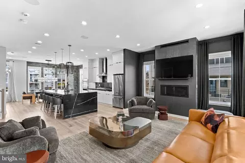 Living - 43447 Wilcox Ter, Ashburn, VA 20148 photo 1 of 1