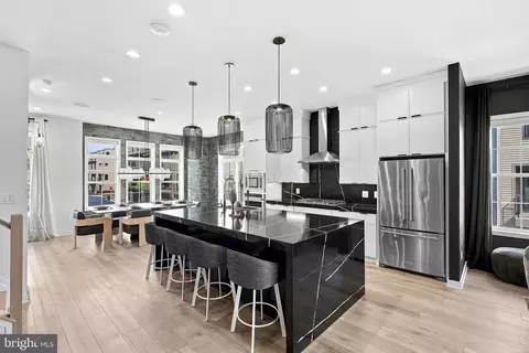 Kitchen - 43447 Wilcox Ter, Ashburn, VA 20148 photo 3 of 5