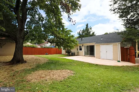 Exterior - 157 S Fox Rd S, Sterling, VA 20164 photo 7 of 10