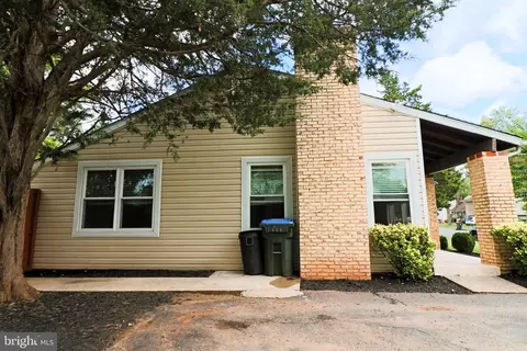 Exterior - 157 S Fox Rd S, Sterling, VA 20164 photo 2 of 10