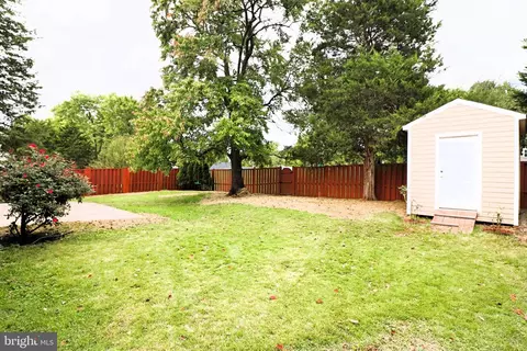 Exterior - 157 S Fox Rd S, Sterling, VA 20164 photo 10 of 10