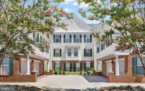 43134 Watercrest Sq #102, Chantilly, VA 20152